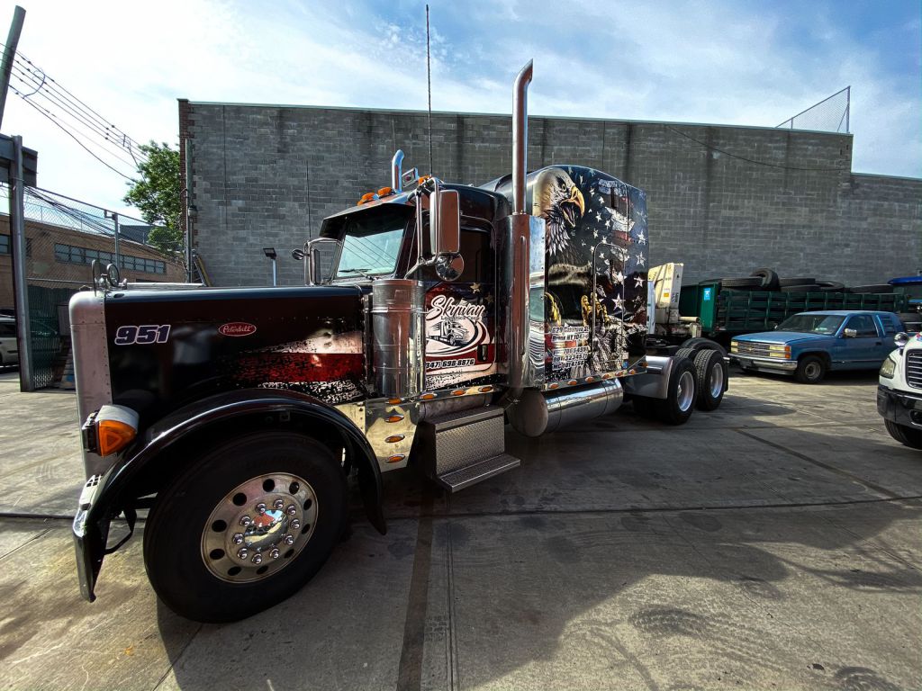 Patriotic semi truck wrap by Wrapmate