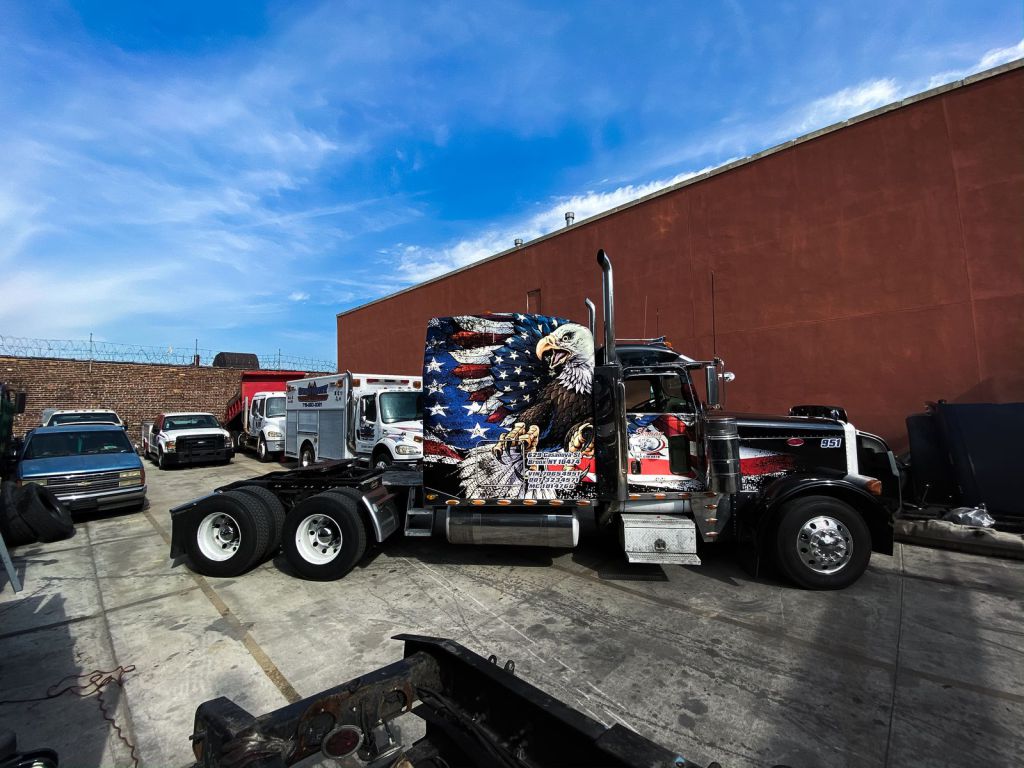 Patriotic semi truck wrap for Skyway Logistics - by Wrapmate