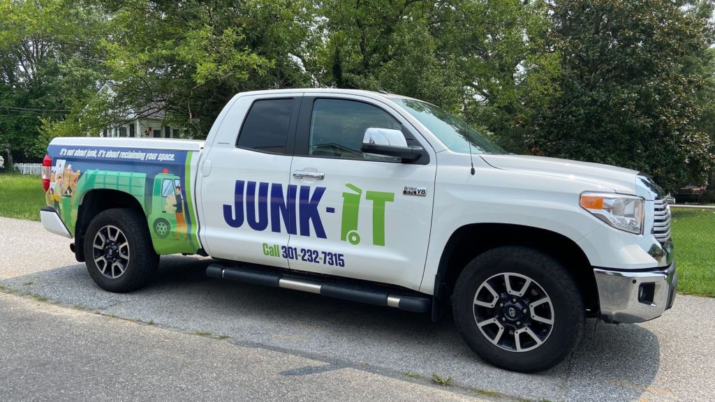 Junk Hauling Medium Truck Wrap - Side View - by Wrapmate